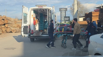 İnegöl’de Geri Manevra Kazası: Otomobil Yayaya Çarptı, 1 Yaralı