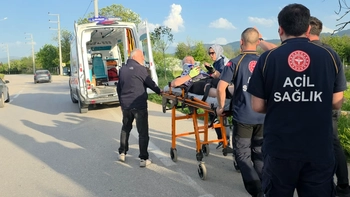 İnegöl’de Panik Kazası! Aracı Görünce Frene Bastı, Yere Düşerek Yaralandı