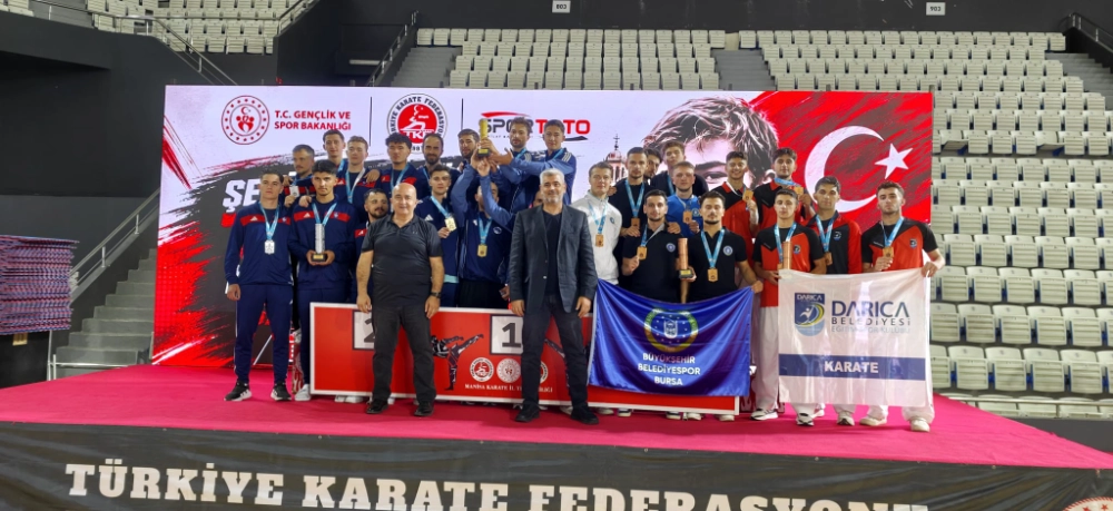 Büyükşehir sporcuları madalyaları topluyor